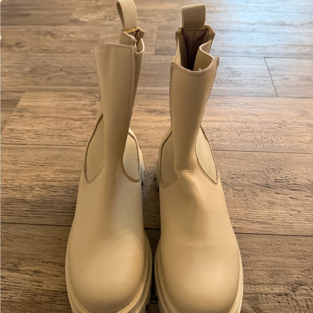 Hand Made in Spain Cream leather Ankle Boots